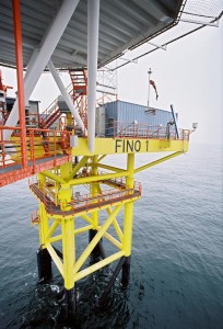 Offshore-Forschungsplattform FINO 1 – Jacket-Fundamentstruktur mit dem Hauptdeck der FINO 1 Copyright: BMU / Christoph Edelhoff