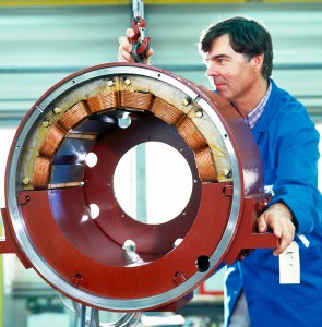 Bildunterschrift: S2M-Magnetlager von SKF machen sich unter anderem in Gasturbinen bezahlt. Mit Hilfe des neuen digitalen Steuerschranks E300V2 können die Lager auch zur Fernüberwachung und -diagnose genutzt werden. Bilder: Energomash
