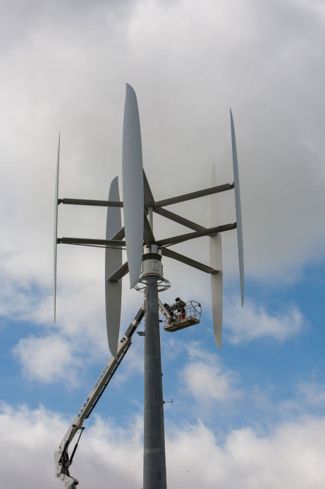 Kleinwindkraft als Ersatz für multimegawattstarke Windparks? Bestimmt nicht. Doch bieten Kleinwindanlagen für Unternehmungen und Immobilienbesitzer in windstarken Regionen eine wirtschaftlich attraktive Option in der Stromversorgung. / Pressebild: Envergate Energy AG