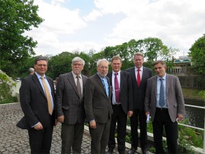 Am 13.05.2015 traf sich der Beirat der Steel Pro Maschinenbau GmbH in Berlin. V.l.n.r: Stephan Voit (Beirat, RWE Effizienz GmbH), Ulrich Tuebner (Gesellschafter), Prof. Fritz Vahrenholt (Beirat, Deutsche Wildtierstiftung), Dr. Lorenz Voit (geschäftsführender Gesellschafter), Uwe Struck (Beirat), Prof. Günther Seliger (Beirat, TU Berlin)