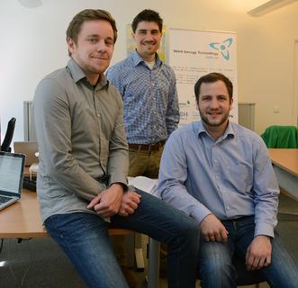 Erforschen die Windkraft: (v.l.) Sebastian Hippel, Robert Rudolf, Achim Struve. Foto: Gatermann