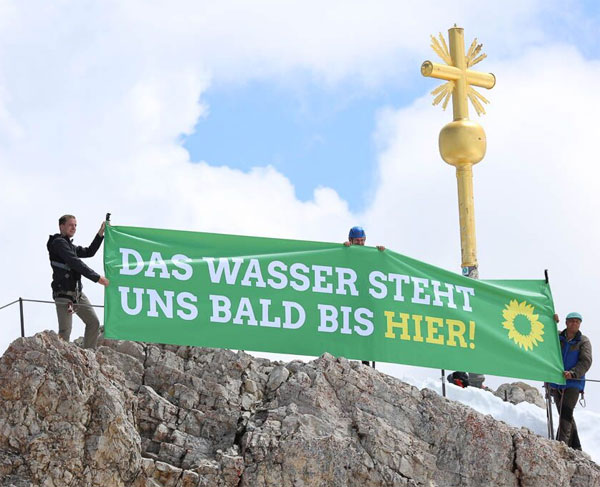 Grüne protestieren auf Zugspitze / Pressebild