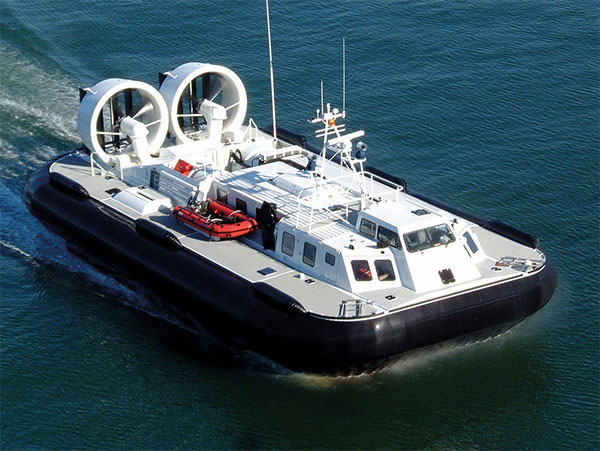 Die gigantischen Luftkissenfahrzeuge von Griffon Hoverwork verfügen über je zwei Propeller und Turbinen, die von Zahnriemen des Typs Synchrochain Carbon von ContiTech angetrieben werden. / Pressebild