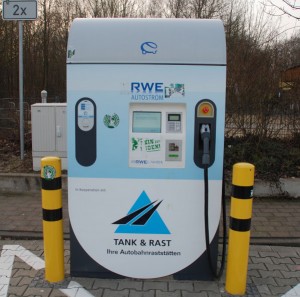 Stromtankstelle an der Autobahn / Foto: HB