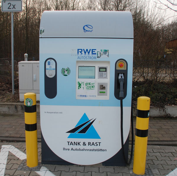 Stromtankstelle an der Autobahn / Foto: HB