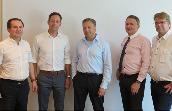 Sehen sich als strategische Partner: Alexander Majstrenko-Nowak, President oft he Board of Directors, und Tobias Zimmerli, CEO der VisaVento Holding AG, mit FWT-Geschäftsführer Henning Zint, Vertriebsbeauftragter Adam Goroll und Projektleiter Falk Waldschmidt (v.l.n.r.) / Pressebild