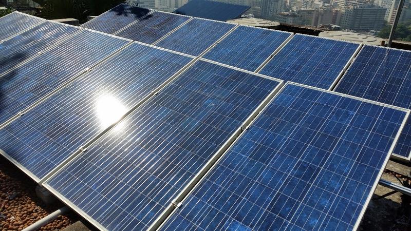 Photovoltaik-Installation in Rio de Janeiro: Auf dem Kongress RIO15 wollen Experten und Politiker über den Ausbau der Solartechnik in Brasilien diskutieren.