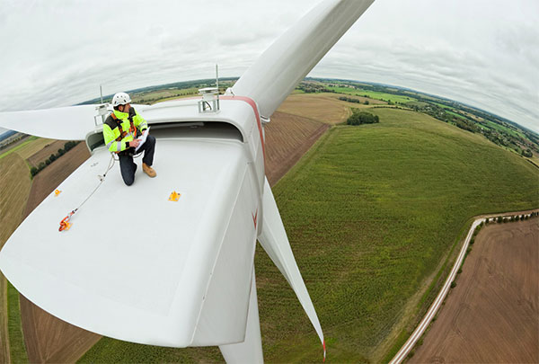 TÜV Rheinland präsentiert Dienstleistungen auf Husum Wind 2015 / Pressebild