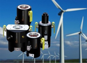 Mit den hydraulischen Vorspannzylindern von Atlas Copco können bei der Montage des Turmflansches einer Windkraftanlage Kräfte von 500.000 N aufgebracht werden. (Bild: Atlas Copco Tools)