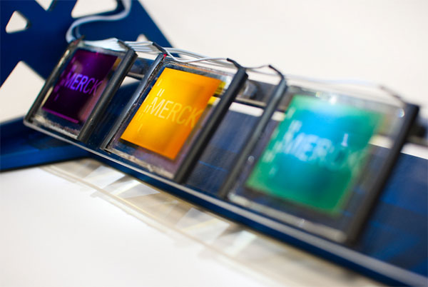 Merck stellt innovative Materialien für Solarzellen her livion™-Elektrolyte erhöhen die Leistung und Haltbarkeit in FSZ-Anwendungen (Farbstoffsensibilisierte Solarzellen). Merck stellt innovative, benutzerfreundliche Materialien und Elektrolyte für die Solarzelle der jetzigen und nächsten Generationen bereit.