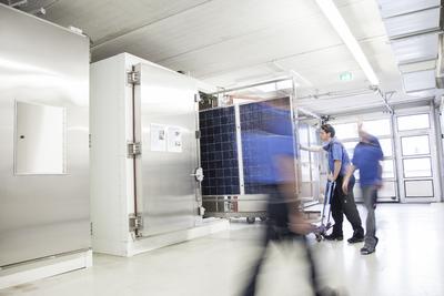 Klimakammer für Umweltsimulation / Pressebild: TÜV Rheinland