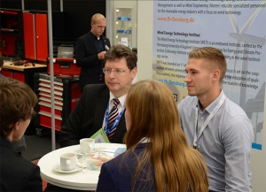 Pressefoto Minister Meyer am FH Messestand