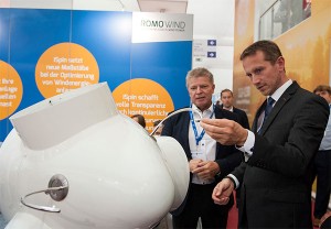 Dänischer Außenminister überzeugt sich auf HUSUM Wind von iSpin Technologie