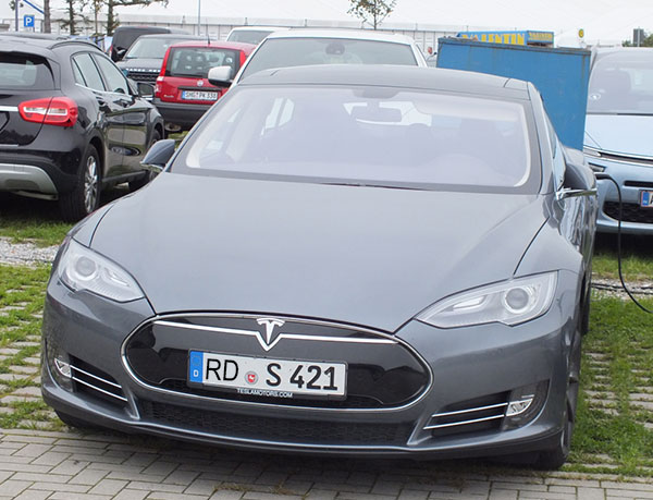 Tesla Fahren ist Spass / Foto: HB