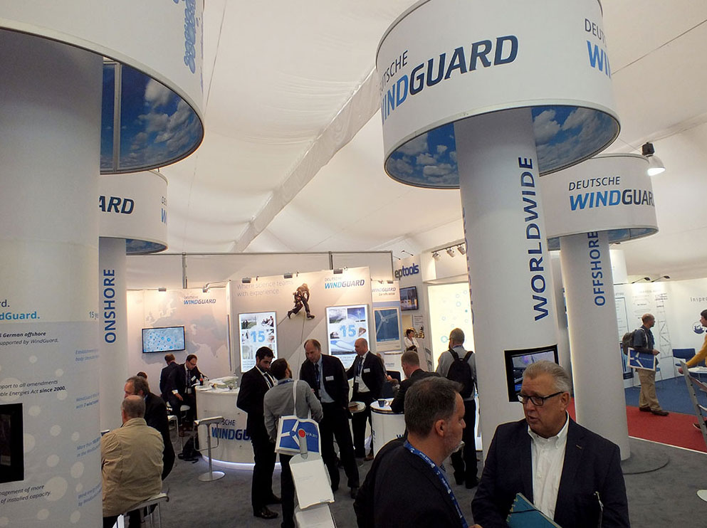 Deutsche WindGuard Systems und THEOLIA vertiefen Kooperation Vertragsunterzeichnung auf der HUSUM Wind / Foto: HB, Messestand in Husum