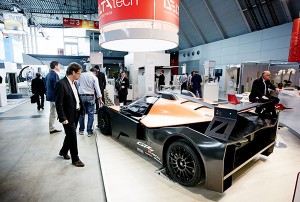 Vor allem die Leichtbauexperten aus dem Automobilbau, der Luftfahrt, dem Maschinenbau, der Sport- und Freizeitindustrie, der Windenergie und dem Bausektor zog es aufs Stuttgarter Messegelände. / Pressebild: Composite GmbH