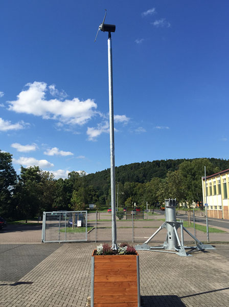 Bereits ein einzelnes Windkraftwerk kann daher den Autarkiegrad einer deutlich größeren Sonnenstromanlage drastisch steigern – und dass ohne größere Auswirkung auf deren Gesamtwirtschaftlichkeit. / Pressebild: FuSystems SkyWind UG