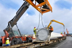 Bereits der zweite Zug mit Teilen von Windenergieanlagen ist im Elbehafen Brunsbüttel angekommen. © Brunsbüttel Ports GmbH