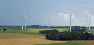 Windpark mit Regenbogen / Pressebild:  Foto: Flying-Digicam