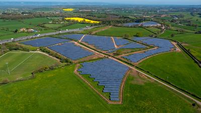 Hanwha Q CELLS schließt Finanzierung für Solarprojekt Tower Hill Farms mit 8,1 MW in UK ab / Pressebild