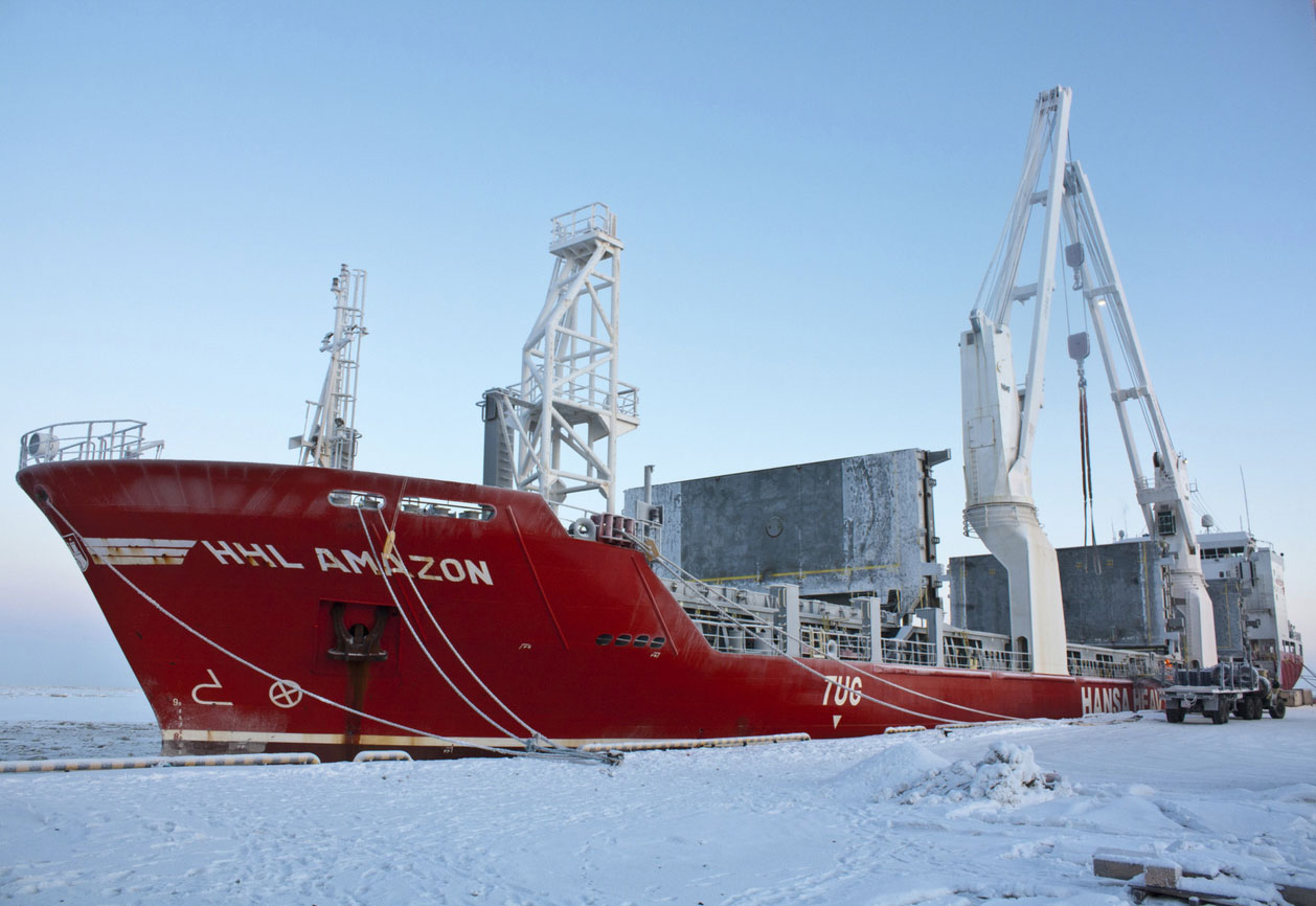 HHL New York and HHL Amazon successfully navigated the western boundary of the NSR through 70 cm ice and extreme weather conditions to deliver project cargo to Russia / Pressebild