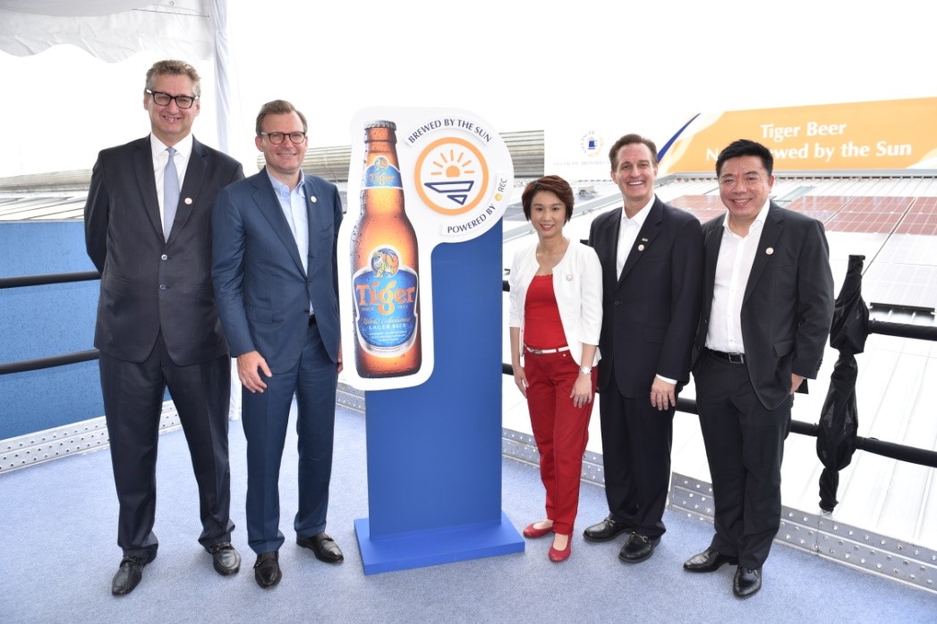 Mit grüner Energie gebraut: REC liefert Solarstrom für Tiger Beer, HEINEKENS Hauptmarke in Singapur / Pressebild: REC