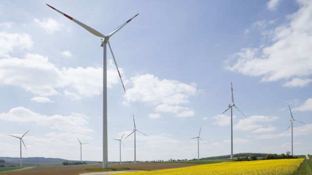 BayWa r.e. hat die Projektrechte für insgesamt 31 Windenergie-Projekte mit einer Leistung von über 370 Megawatt vom Wörrstädter Projektentwickler juwi erworben. / Pressebild