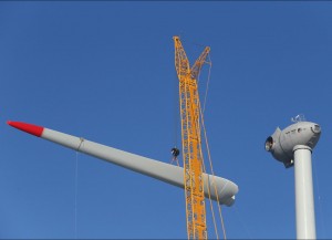 Die modernen Anlagen vom Typ Enercon E101, mit 101 Metern Rotordurchmesser, einer Nabenhöhe von 149 Metern und einer Gesamthöhe von 199,5 Metern sind äußerst effizient. / Pressebild: deanGruppe