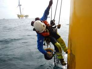 Reparaturmaßnahmen an Offshore-Windkraftanlagen. © Muehlhan AG, Hamburg