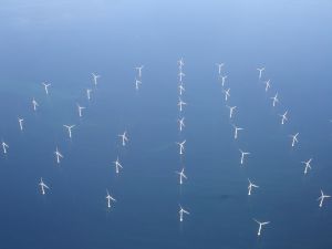 Je nach Wetterlage erreicht die Windgeschwindigkeit hinter Offshore-Parks erst nach zehn bis 100 km ihren ursprünglichen Wert: Mögliche Auswirkungen auf andere Parks und örtliches Klima untersucht das Projekt WIPAFF (Foto: Stefan Emeis, KIT)