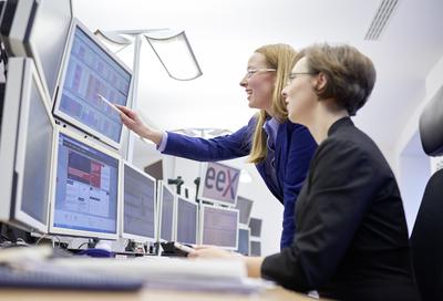 Der Quartalspreis (KWK-Index) für Grundlaststrom (Baseload) an der Strombörse EEX wird aller Voraussicht nach weiter fallen. (EEX-Marktsteuerung © Jeibmann Photographik / EEX AG)