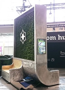 Der CityTree auf der CeBIT in Hannover. Bildquelle: Green City Solutions