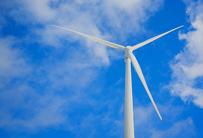 Für das Projekt im Westen der Türkei wird Siemens 17 direkt angetriebene Anlagen mit einem Rotordurchmesser von 108 Metern und einer Leistung von je 3,2 Megawatt liefern.