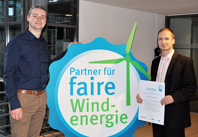 Pressebild: V. l. n. r. Severin Kühnast (ThEGA) und Wieland Zeller (TEVARO GmbH)