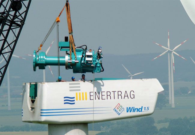Durch ein innovatives Ersatzteilkonzept der ENERTRAG Service GmbH stehen auch Großkomponenten für einen schnellen Austausch zur Verfügung. / Pressebild
