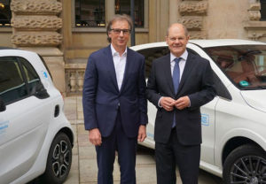 Hamburg und die Daimler AG vereinbaren strategische Partnerschaft zur Elektromobilität. (Bild: Senatskanzlei Hamburg)