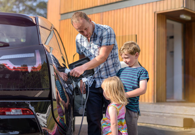 Elektromobilität ist zum Wahlkampfthema aller Parteien geworden. Doch wie gut sind die Wähler über Elektroautos informiert? / Pressebild: Erneuerbare Energien Hamburg Clusteragentur GmbH