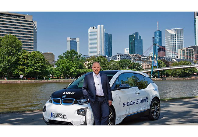 Pressebild: Setzt sich für Elektromobilität, erneuerbare Energien und den Geldbeutel der Verbraucher ein: Ansgar Hinz, CEO des VDE. | VDE/Uwe Noelke