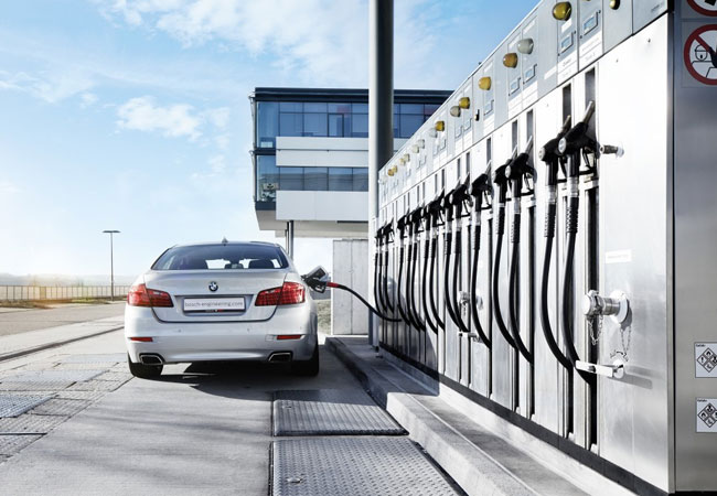 Aus CO2 und H2 gewinnt man anschließend den synthetischen Kraftstoff – also Benzin, Diesel, Gas oder auch Kerosin / Pressebild: Bosch