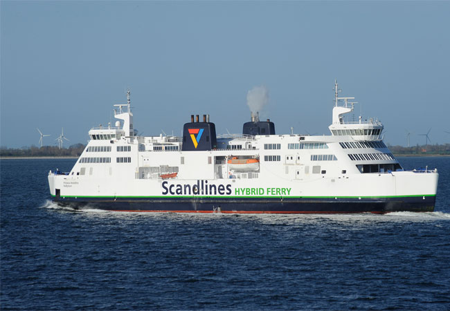 Die Hybridfähre Prinsesse Benedikte der Reederei Scandlines, die auf der Ostsee zwischen Puttgarden und Rødby (Dänemark) verkehrt, spart dank ebm-papst über 80 % Energie bei der Belüftung. / © 2017 Jukka Huotari
