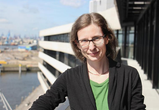 Pressebild: Dr. Cathrin Zengerling leitet das Forschungsprojekt "Urban Footprints" an der HCU Hamburg. HCU Hamburg