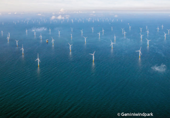 Pressebild: Offshore-Windpark Gemini, Niederlande. Seit 2017 können 150 Turbinen des Offshore Windparks mit ihren 600 MW Gesamtleistung über 400 000 Haushalte in den Niederlanden mit Strom versorgen. Lieferung Dillinger: 94 500 t Stahlsorte: S355ML Blechdicken: bis 95 mm