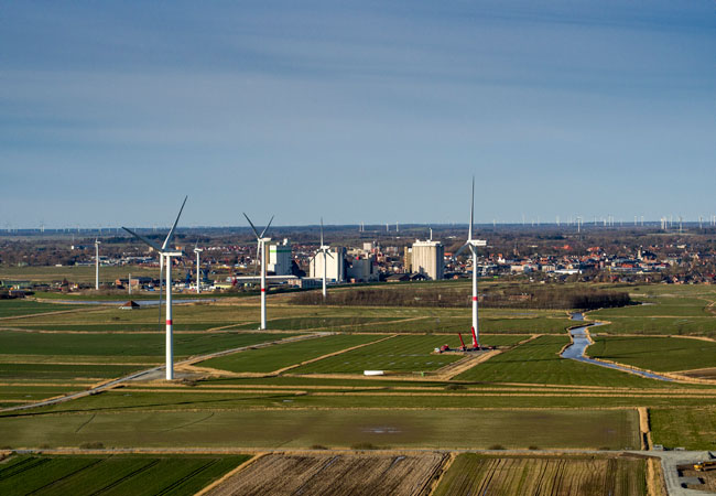 Bildunterschrift: Das Windtestfeld-Nord in der Südermarsch. (Credits: HUSUM WindMesse Husum & Andreas Birresborn)
