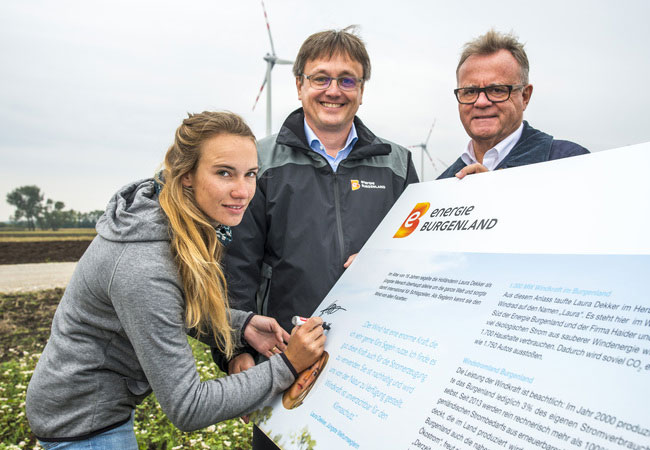 Pressebild: Weltumseglerin Laura Dekker tauft Windrad in Pama