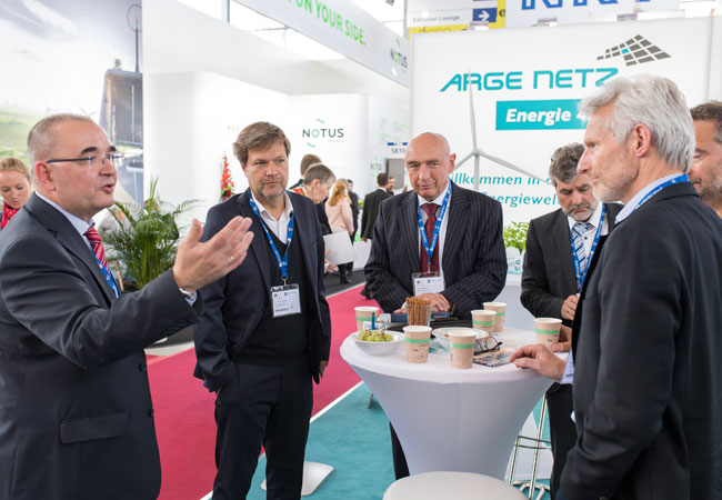 Bildunterschrift: Der Wandel der Windbranche wurde auf der HUSUM Wind von Politik, Unternehmen und Branchenverbänden diskutiert. / Foto: Messe Husum & Congress / Tim Riediger