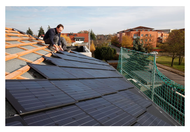 Pressebild: Das SolteQ-Solardach ist eine Dacheindeckung mit 5 Funktionen