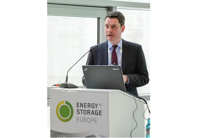 Wolfgang Dierker, Director Government Affairs & Policy, GE Germany & Austria, GE Digital Europe. Der Financial Dialogue ist eine Plattform für den Kommunikations- und Wissensaustausch der Speicher-Industrie. Auf der Energy Storage Europe 20176 werden die Themen "Finanzierung, Risikomanagement und Digitalisierungstrends thematisiert.