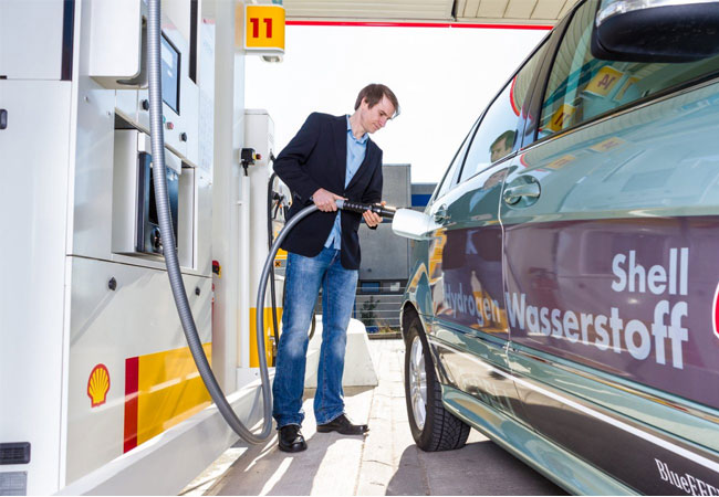Pressebild: Zusammen mit den Partnern der H2Mobility errichtet Shell ein Netz aus rund 400 Wasserstoff-Tankstellen.