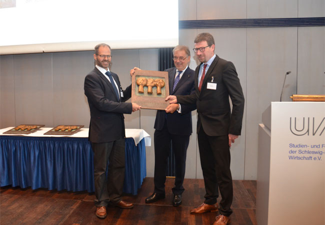 Pressebild: Preisübergabe für das effizienteste Kraftwerk Norddeutschlands