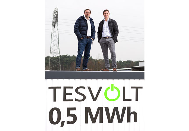 Daniel Hannemann (li.), kaufmännischer Geschäftsführer, und Simon Schandert, technischer Geschäftsführer von TESVOLT (Bildquelle: Tesvolt)
